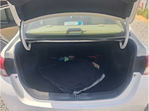 Car image 19