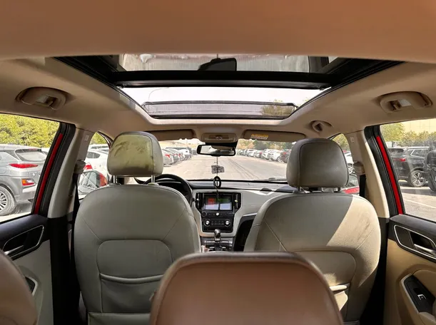 Car image 15
