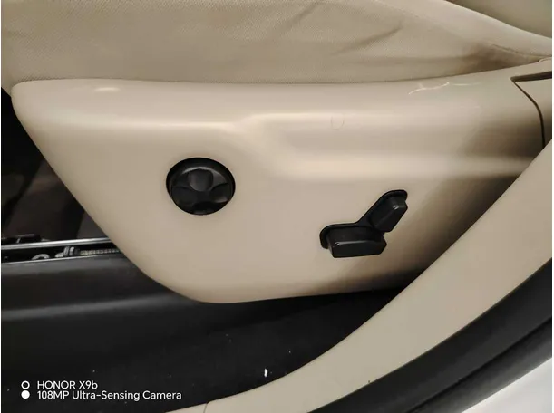 Car image 35