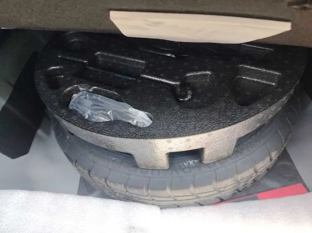 Car image 37