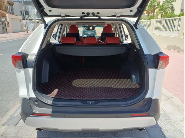 Car image 20
