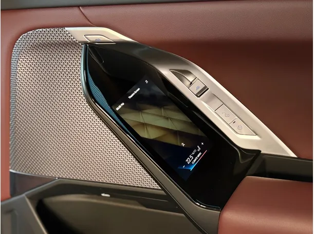 Car image 28