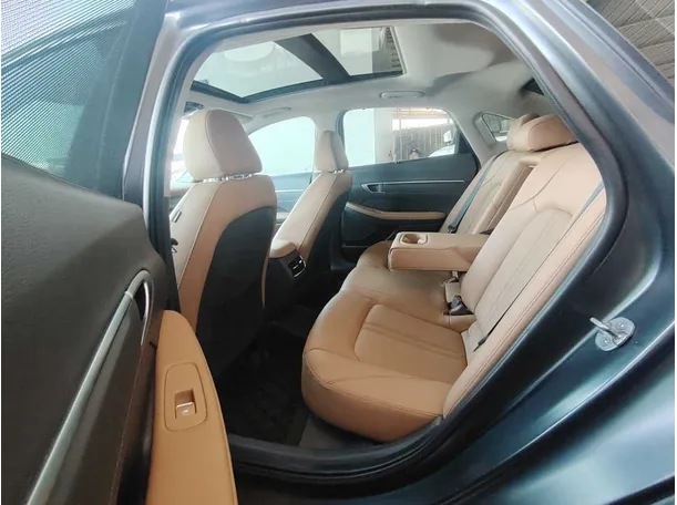 Car image 21