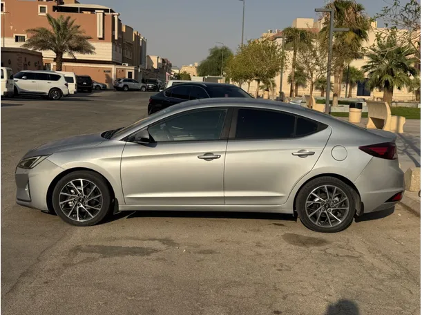 Car image 8