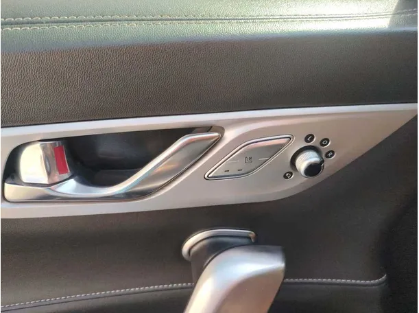 Car image 33