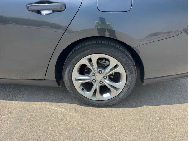Car image 9