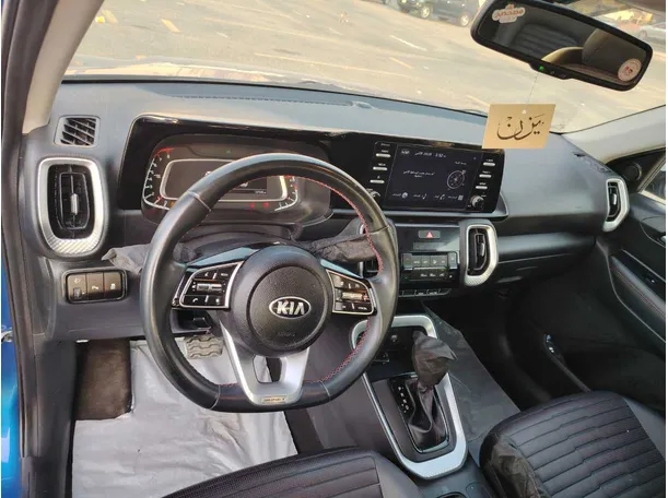 Car image 11