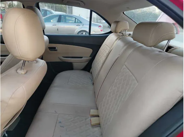 Car image 19