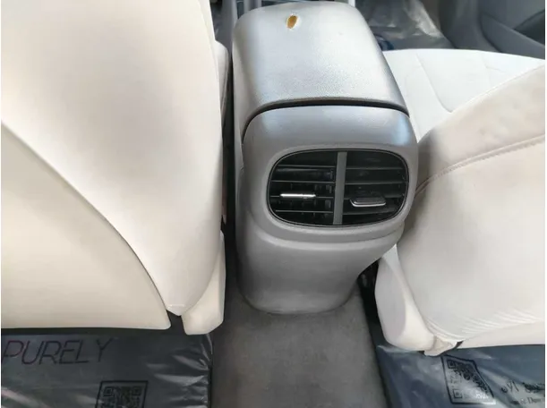 Car image 34