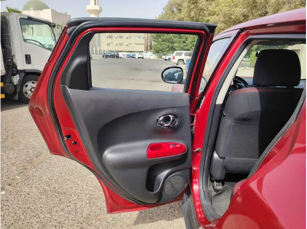 Car image 14