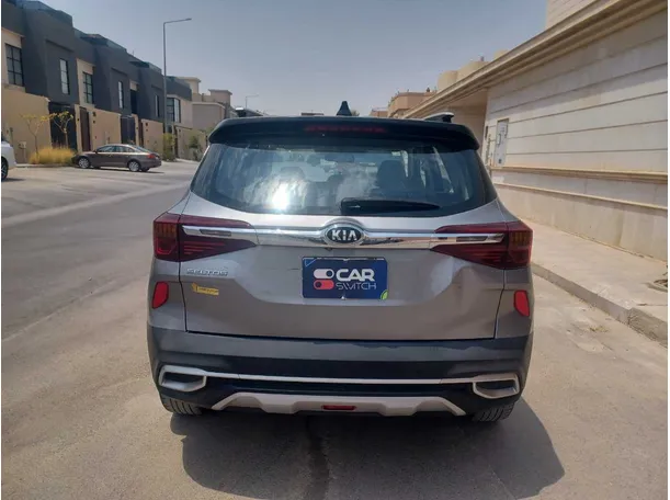 Car image 6