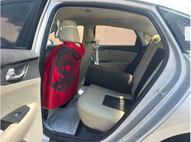 Car image 13
