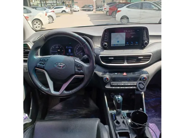 Car image 16