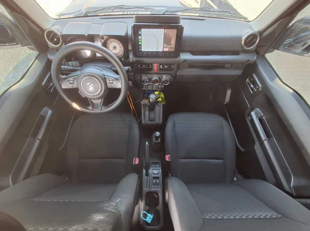 Car image 14