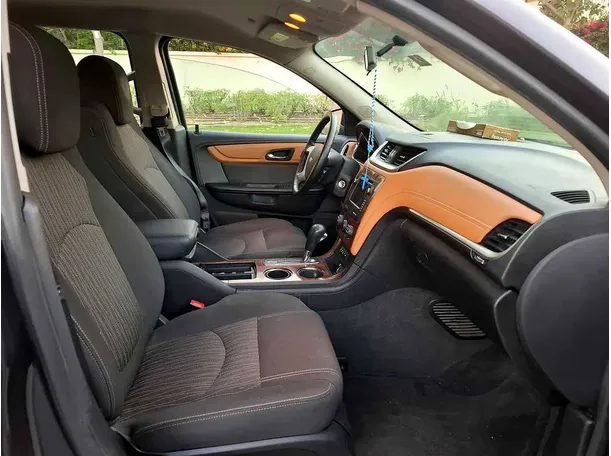 Car image 13