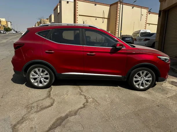 Car image 4