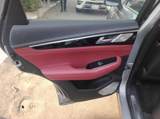 Car image 16