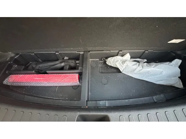 Car image 23