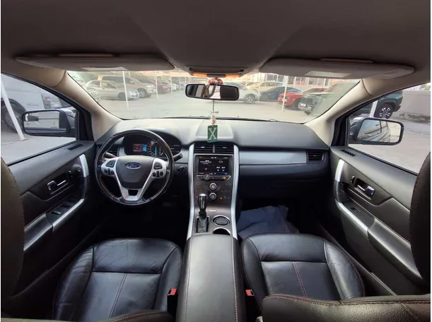 Car image 14