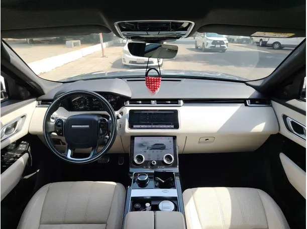 Car image 16