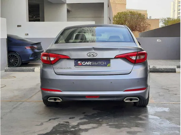 Car image 6
