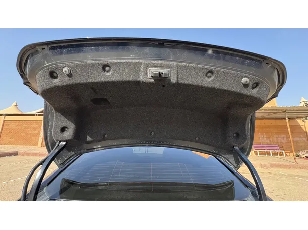 Car image 25