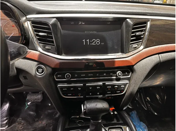 Car image 18