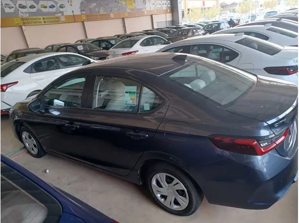 Car image 8