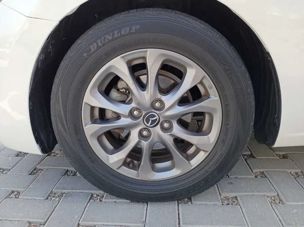 Car image 9