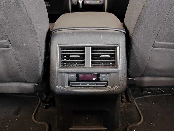 Car image 29