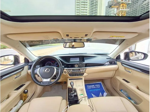 Car image 17