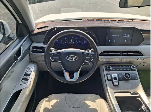 Car image 18