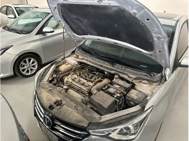 Car image 14