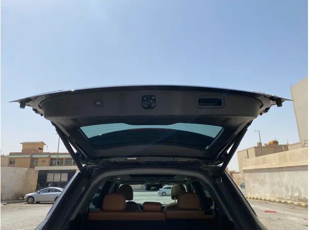 Car image 25