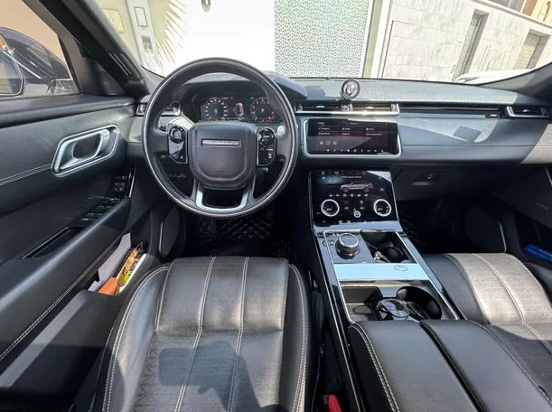 Car image 16