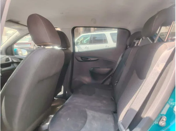 Car image 16