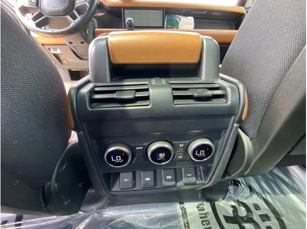Car image 26