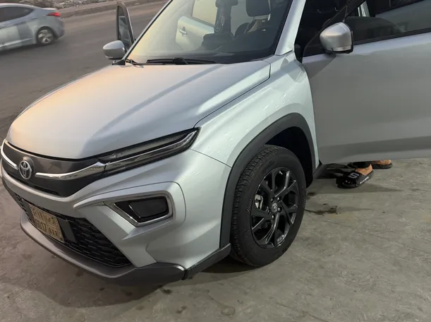 Car image 8
