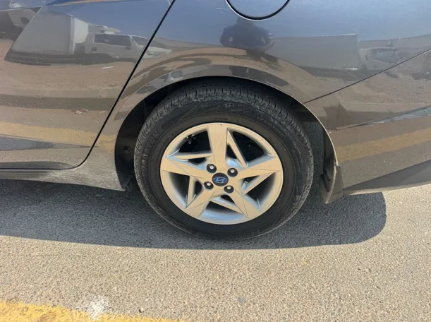 Car image 9