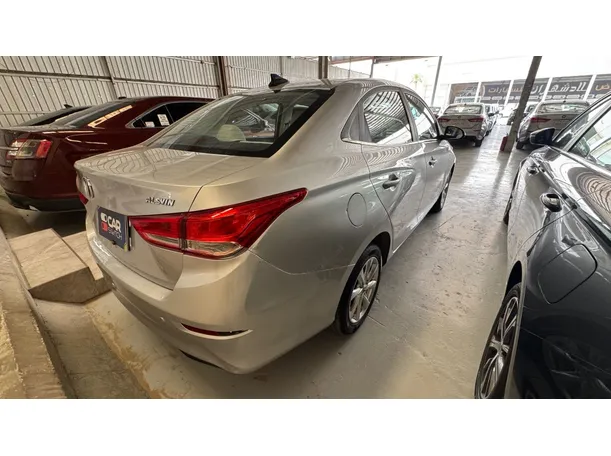 Car image 5