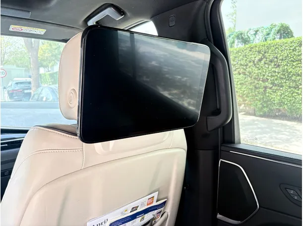 Car image 29