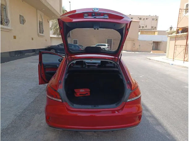 Car image 19