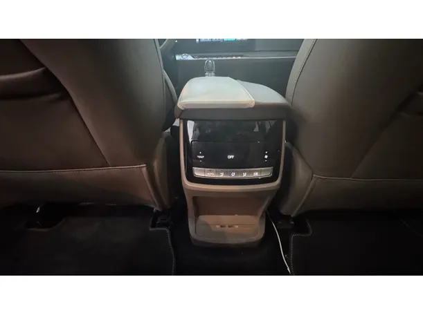 Car image 26