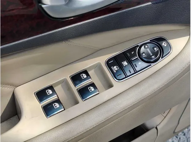Car image 32