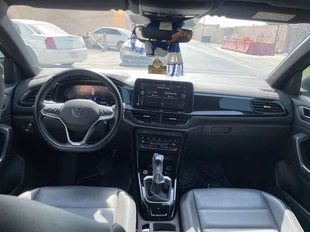 Car image 17