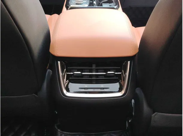 Car image 36