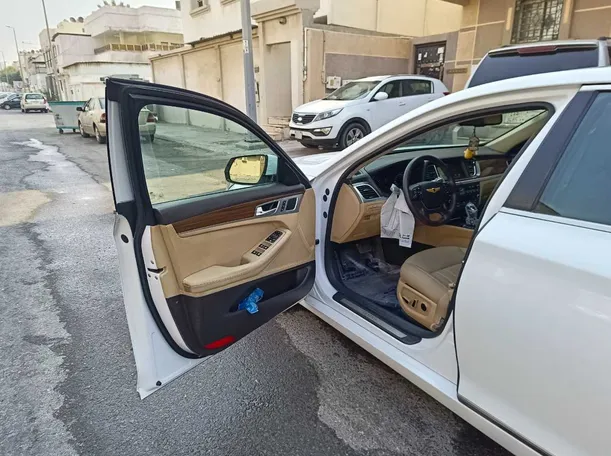 Car image 11