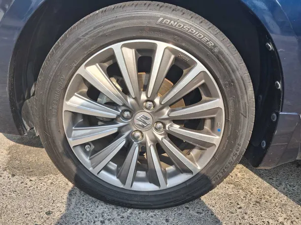 Car image 9