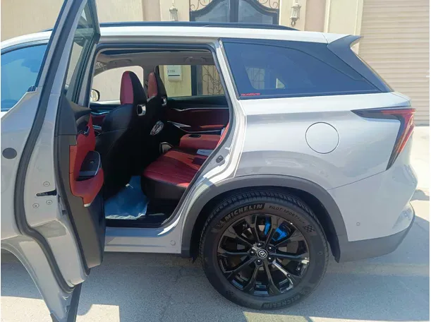 Car image 16