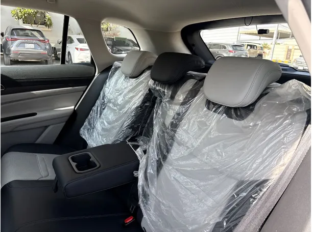 Car image 16